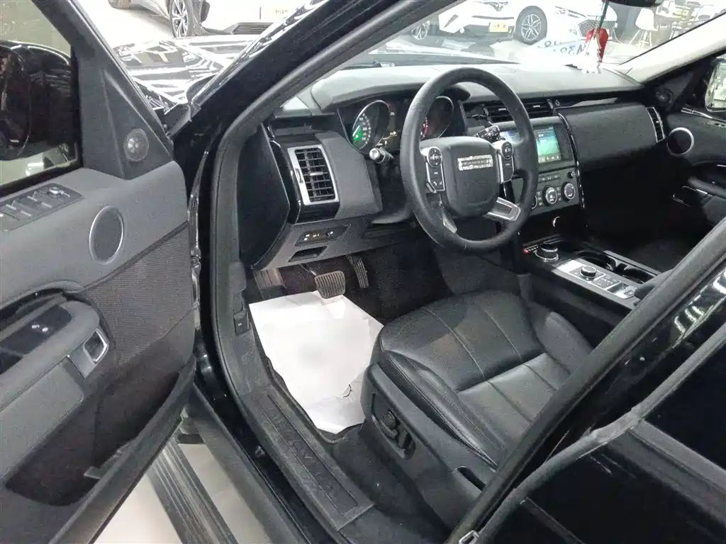 Land Rover Discovery 2018 3.0 SC V6 SE фото 16