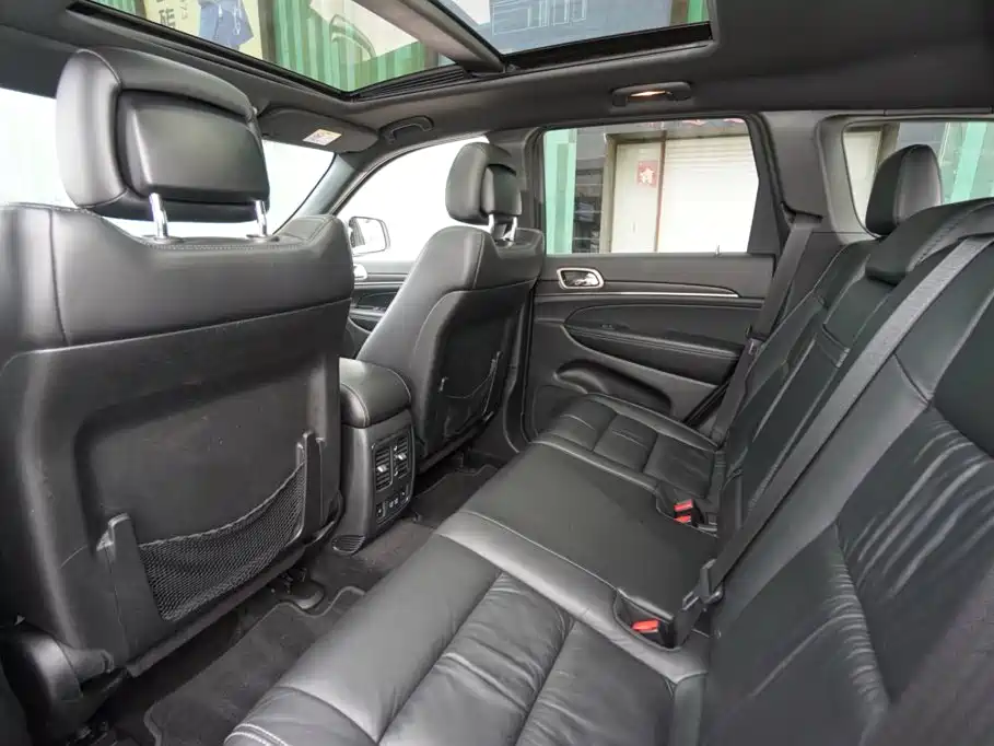 Фото 8 - Jeep Grand Cherokee (Import)