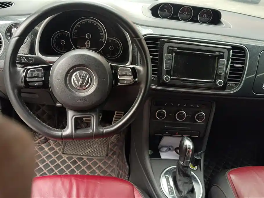 Volkswagen Beetle 2013 1.4TSI Luxury фото 12