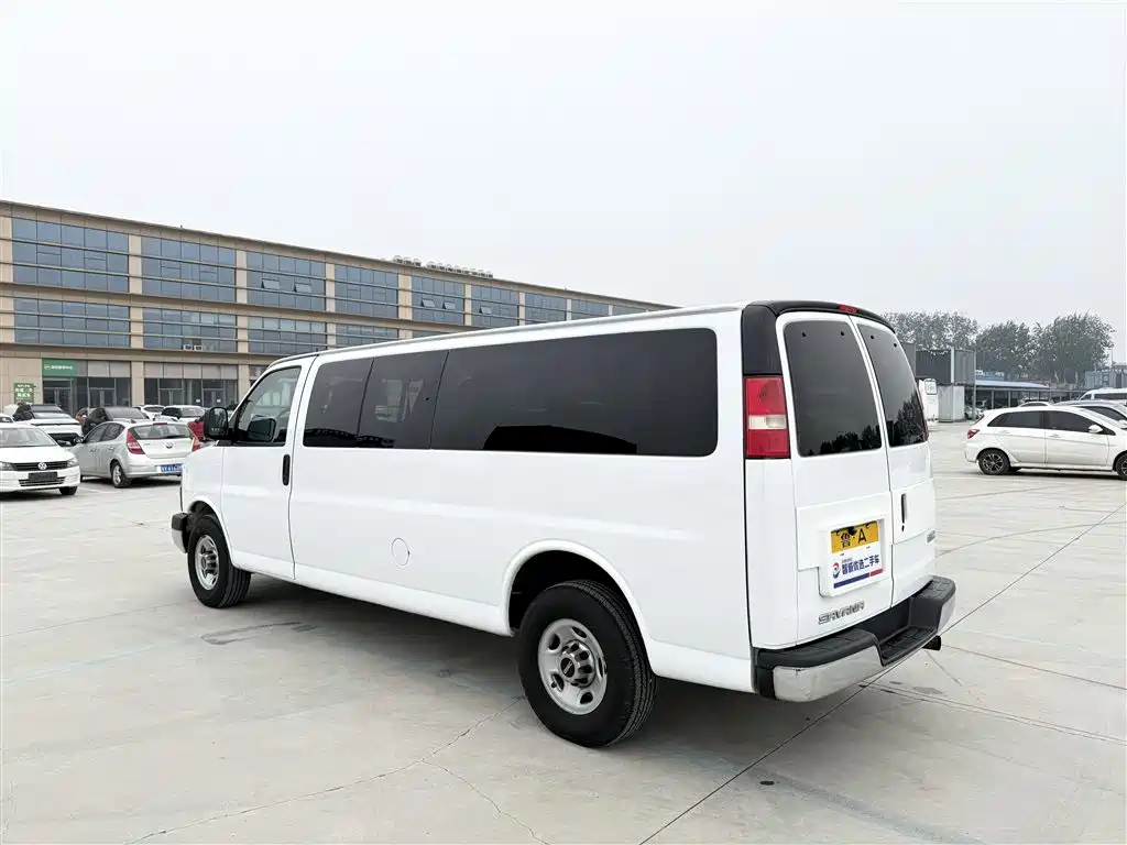 GMC Savana 2012 6.0L Leader Classic Edition фото 18