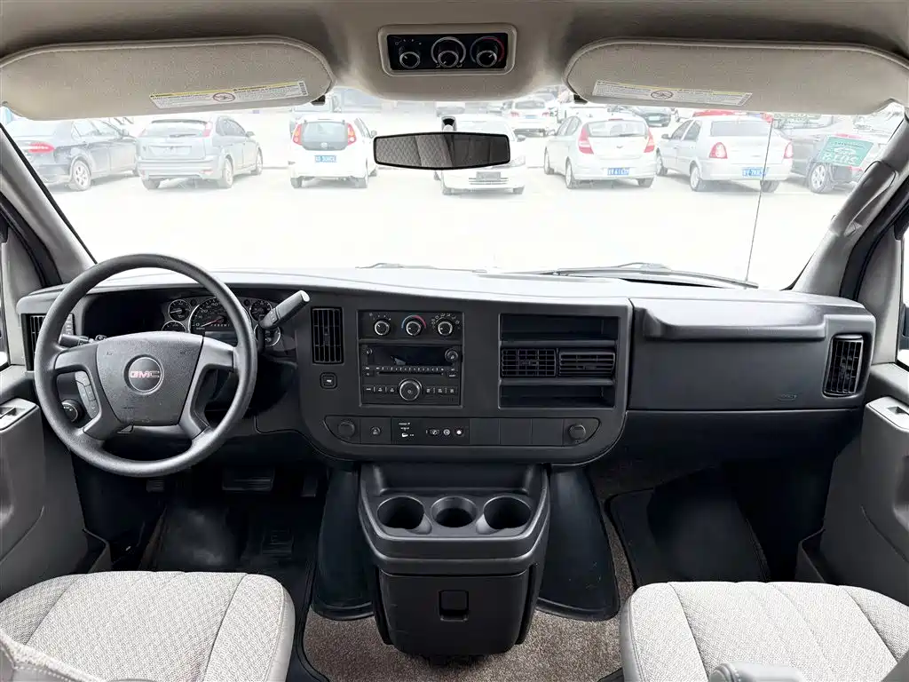 GMC Savana 2012 6.0L Leader Classic Edition фото 6