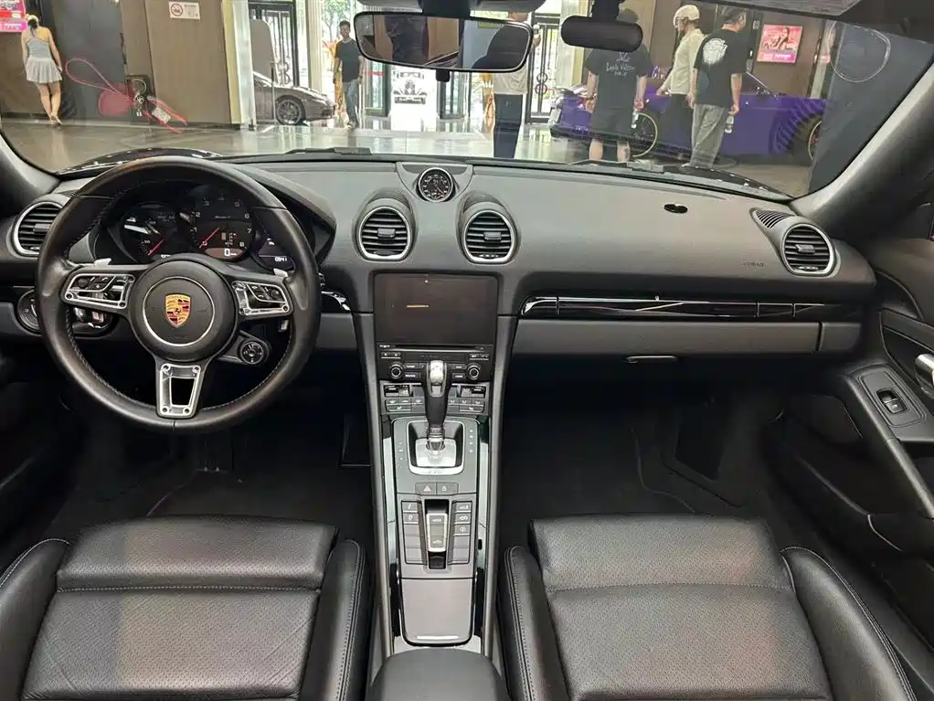 Porsche 718 2019 Boxster T 2.0T фото 12
