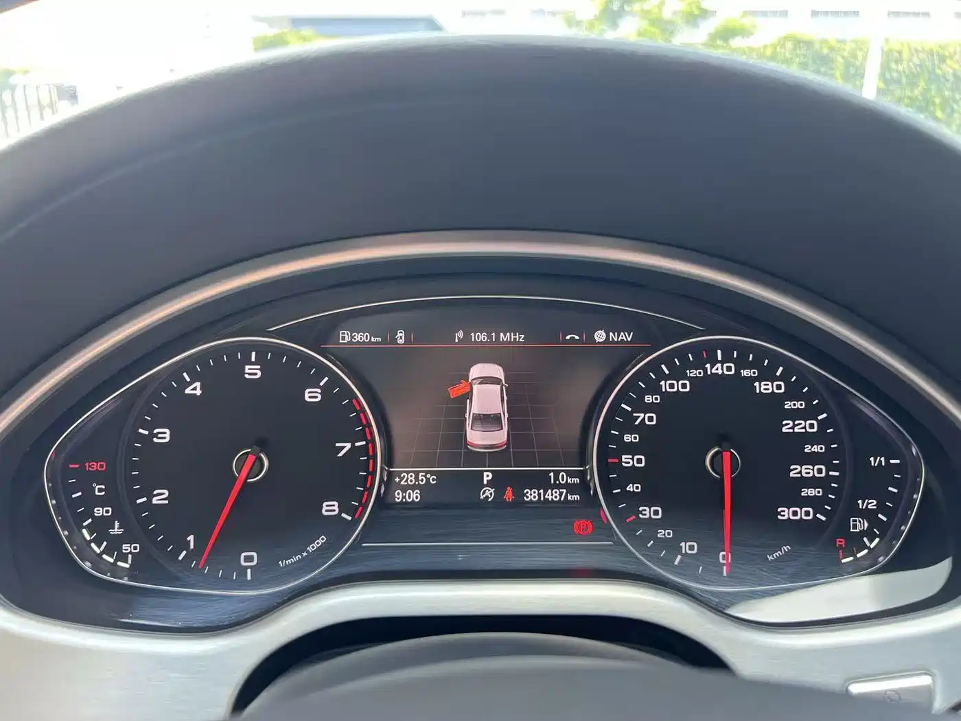 Фото 7 - Audi A8