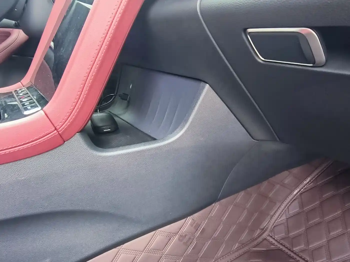 Hongqi H5 2024 2.0T Automatic Smart Connect Flag Smooth Edition фото 19