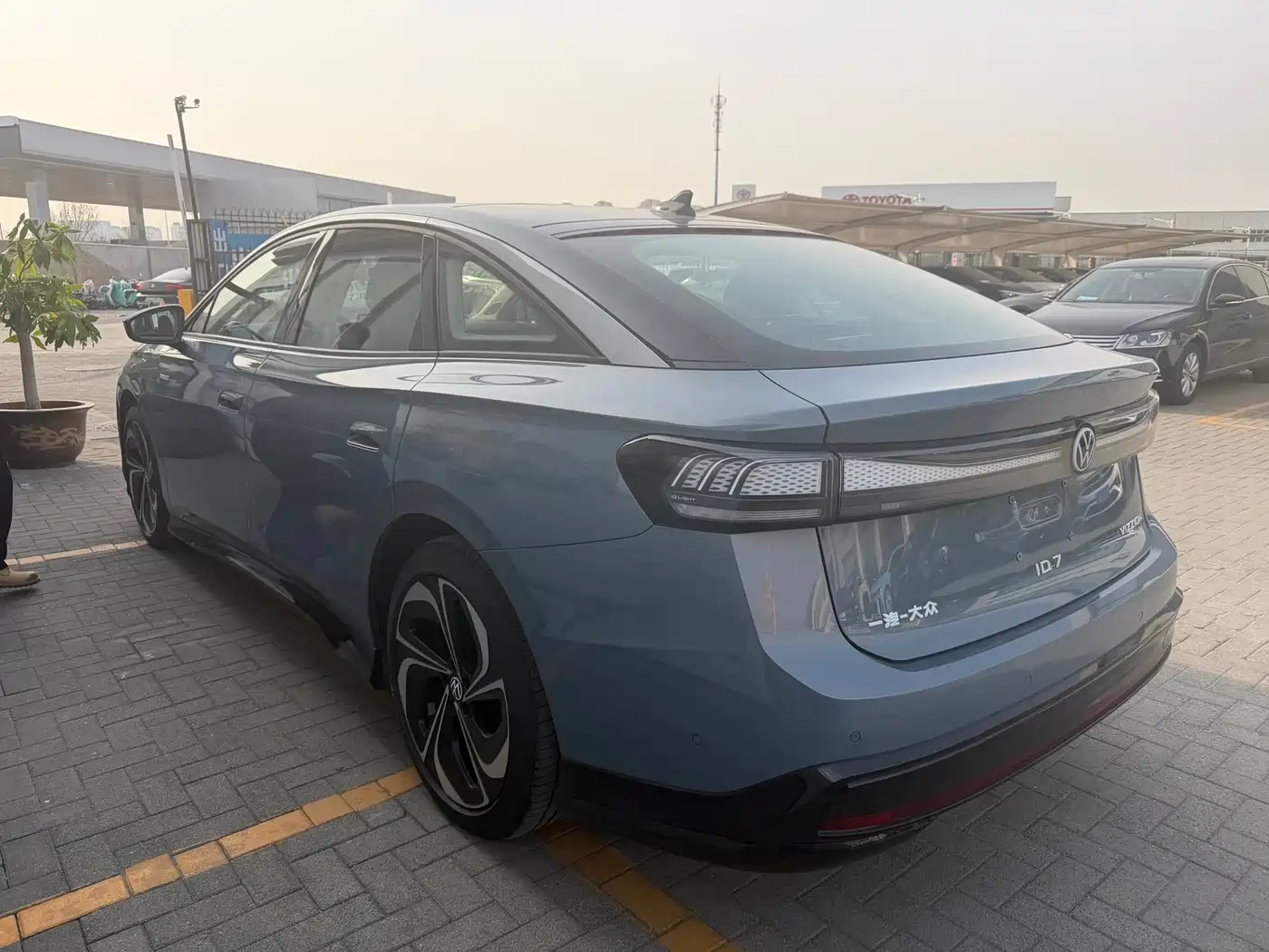 VOLKSWAGEN ID.7 VIZZION