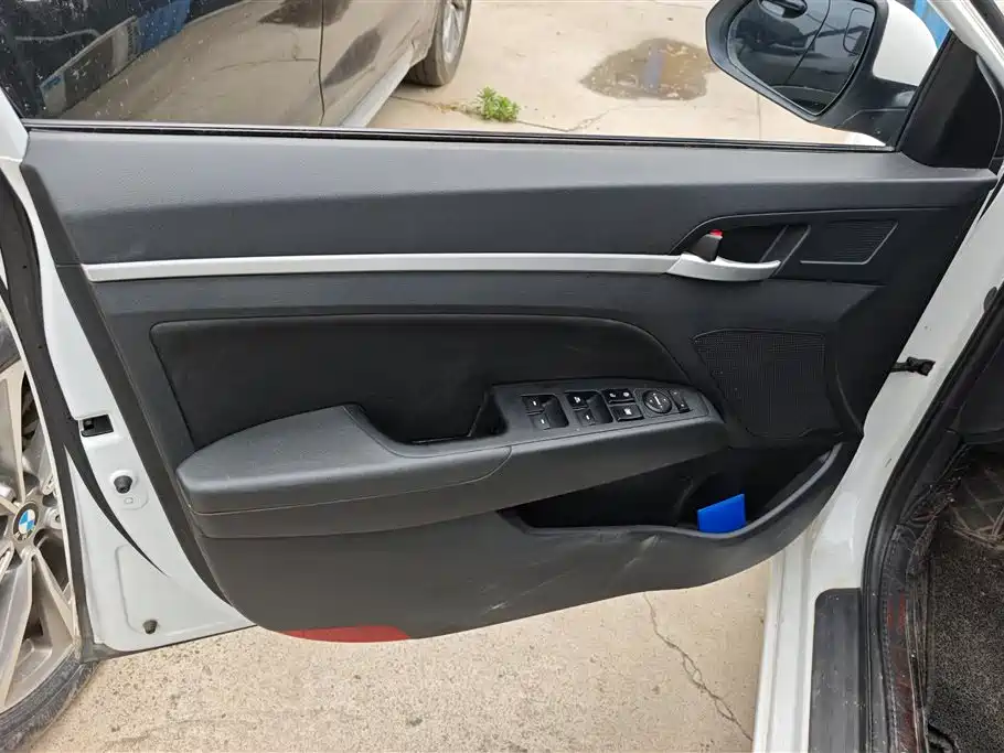 Hyundai Elantra 2016 Model 1.6L Automatic Smart Elite фото 7