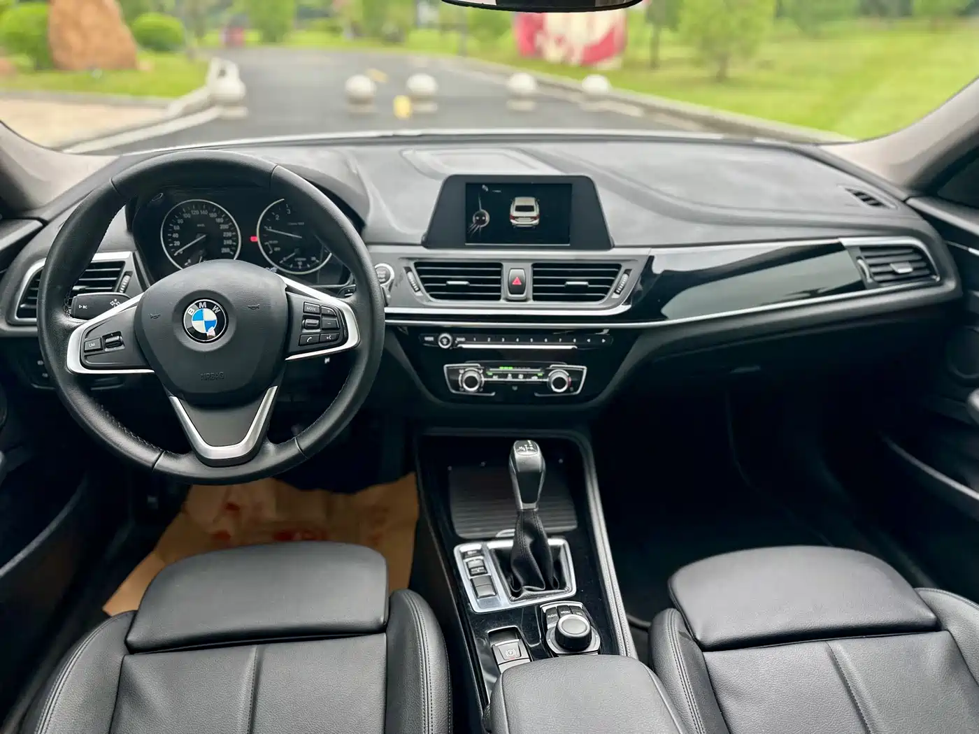 BMW 1 Series 2017 118i Sport фото 9