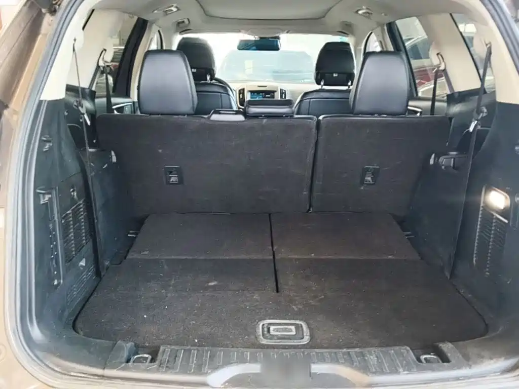 Фото 19 - Ford Edge
