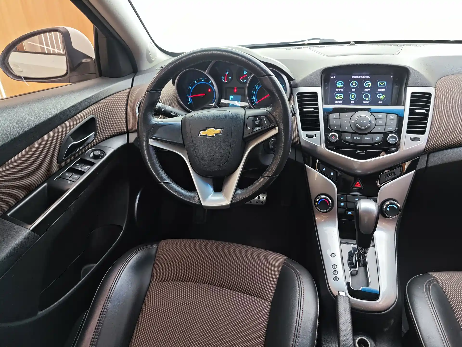 Фото 11 - Chevrolet Cruze