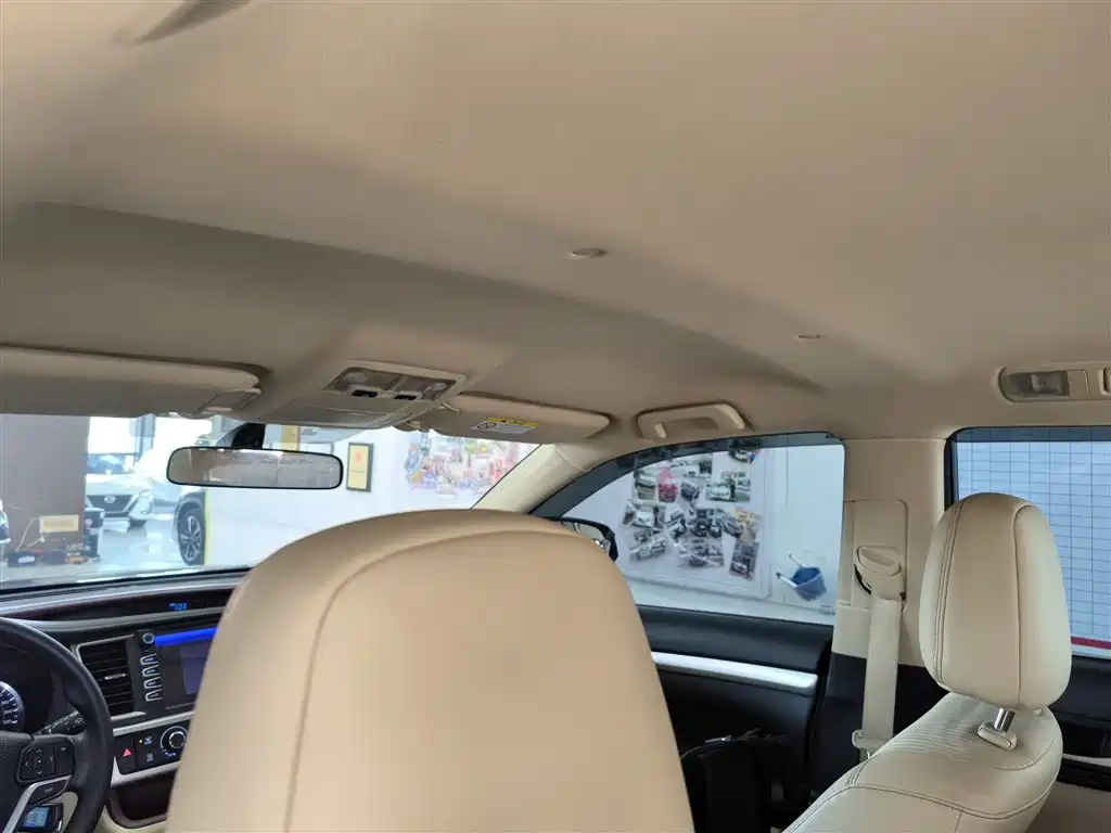 Toyota Highlander 2015 2.0T AWD Elite Edition 7-seater фото 17