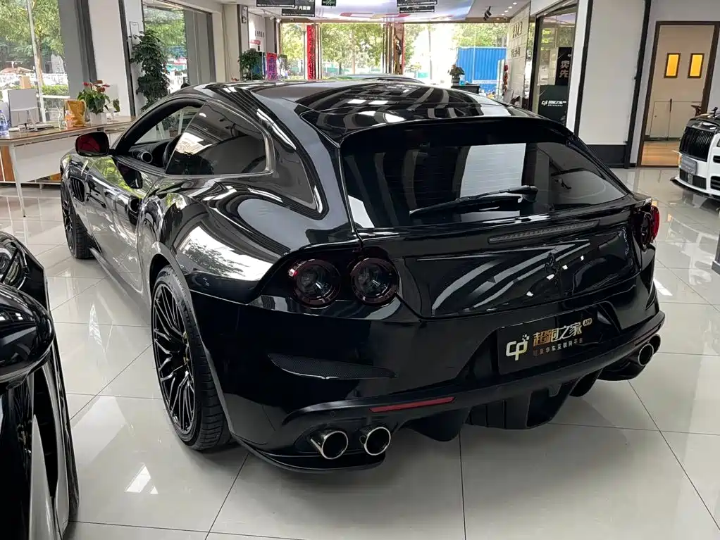 صورة 7 - Ferrari GTC4Lusso