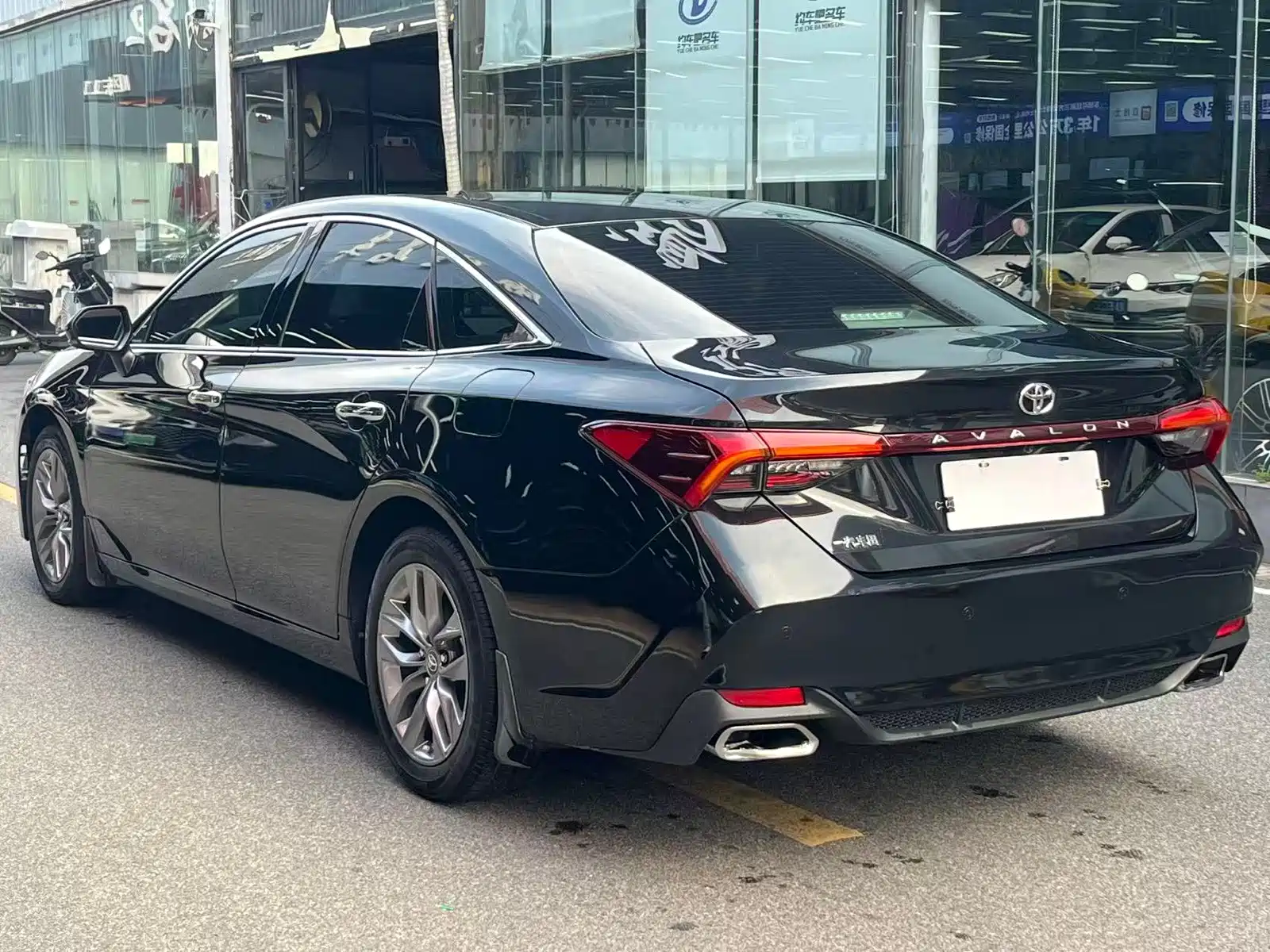 Фото 6 - Toyota Avalon