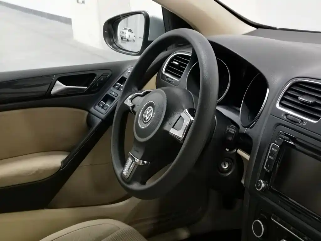 Фото 22 - Volkswagen Golf