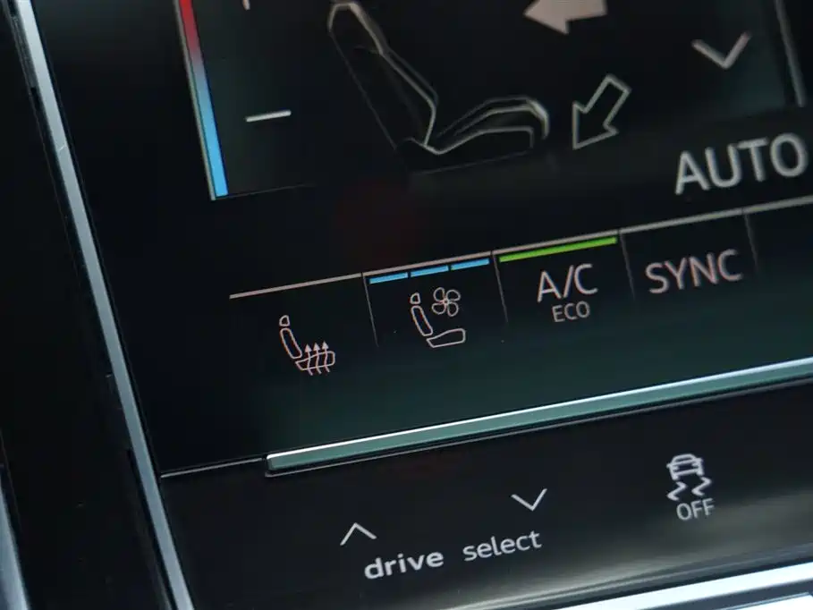 Audi Q8 2022 55 TFSI Luxury Dynamic фото 23