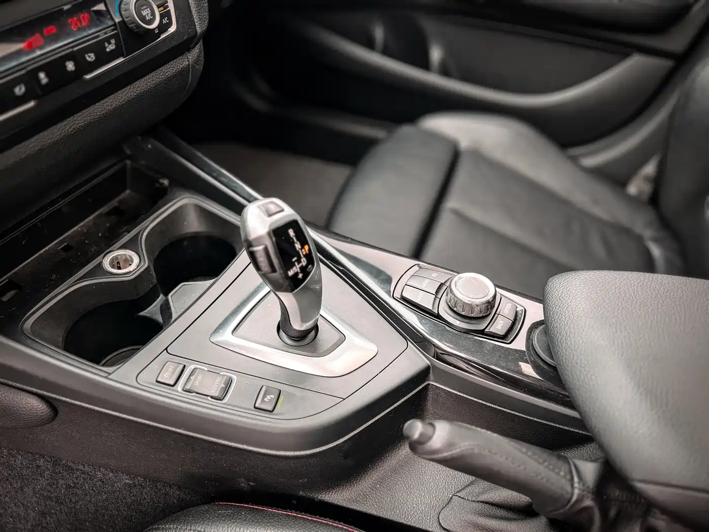 BMW 1 Series (Import) 2013 Facelift 118i Sport Model фото 5