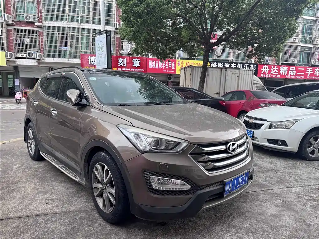 Фото 3 - Hyundai Santa Fe