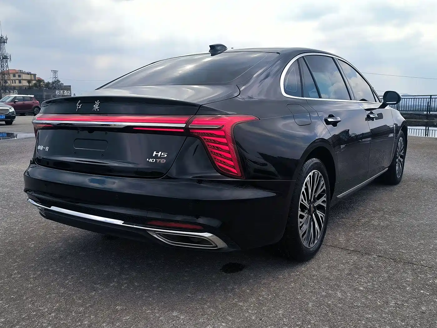 Hongqi H5 2024 2.0T Automatic Smart Connect Flag Smooth Edition фото 26