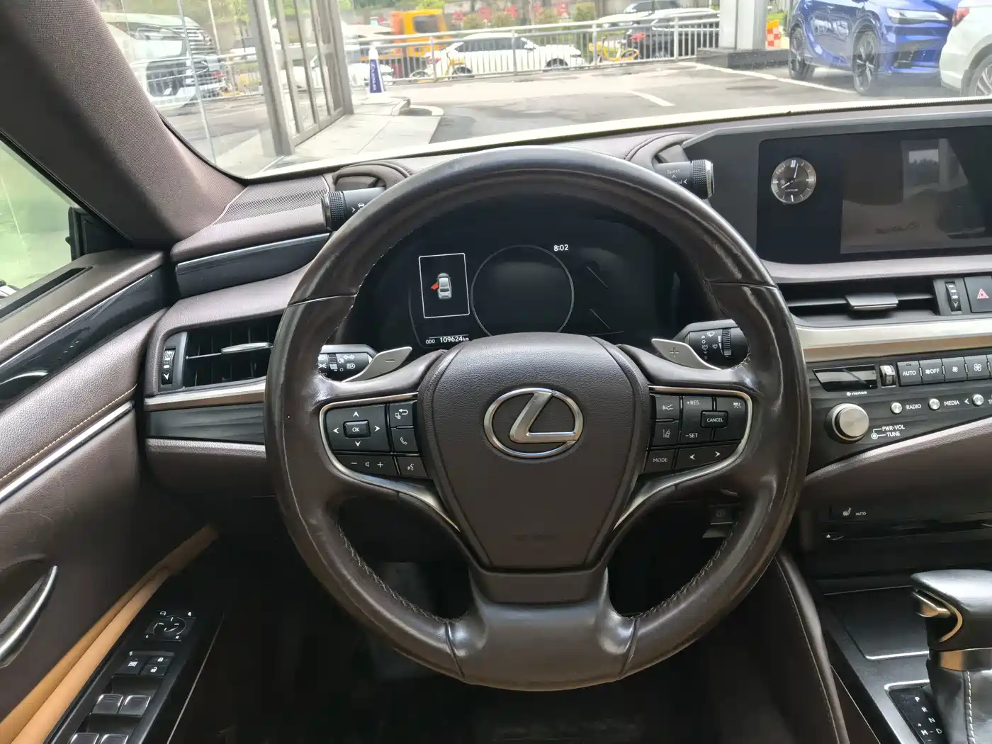 Фото 4 - Lexus ES