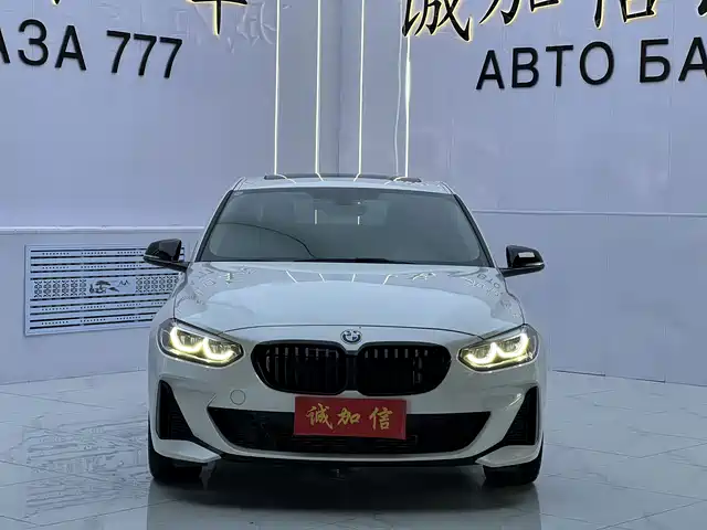 BMW 1 Series 2023 120i M Sport Shadow Edition — фото 2