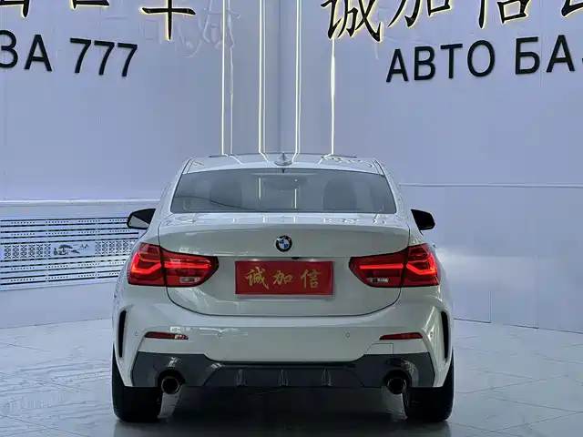 BMW 1 Series 2023 120i M Sport Shadow Edition — фото 5