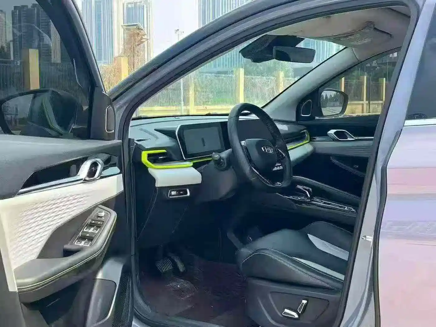 Фото 5 - Geely Binyue
