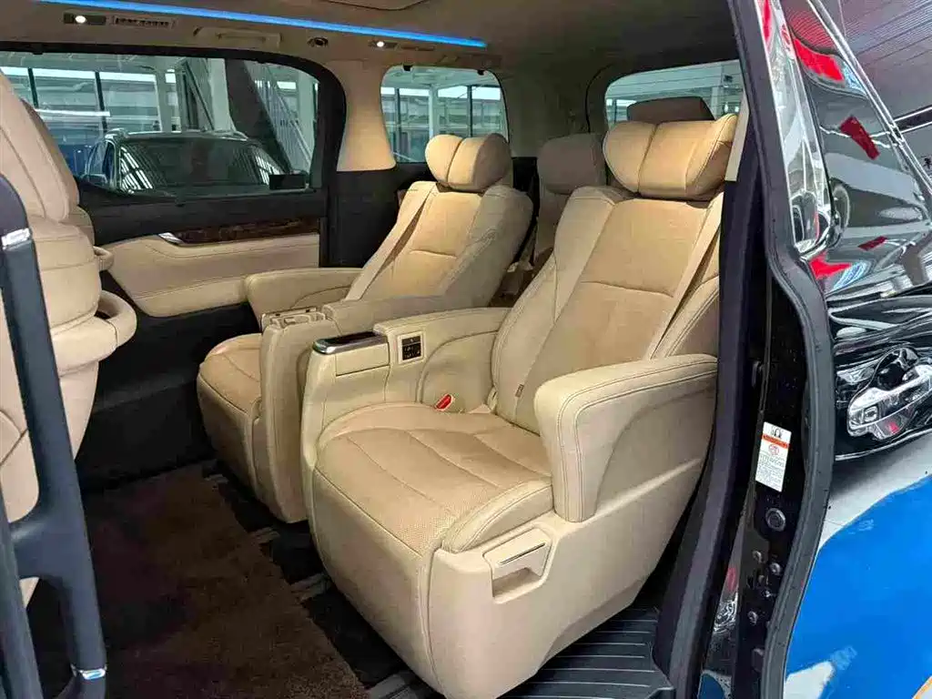 Toyota Alphard 2021 Hybrid 2.5L Luxury фото 3