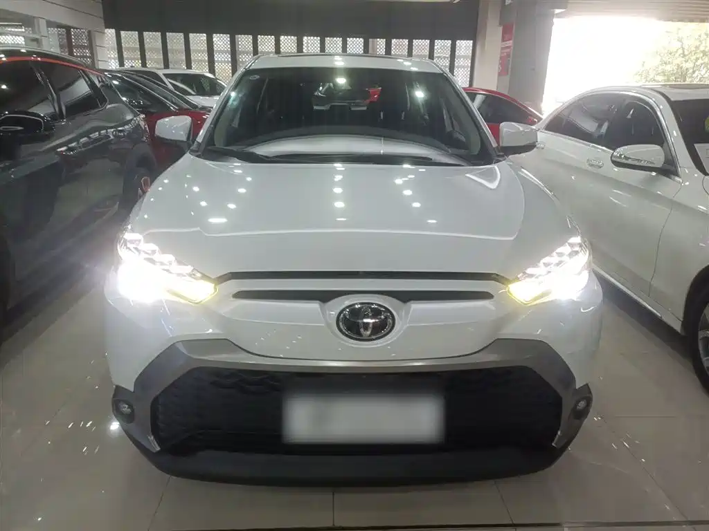 Toyota Frontlander 2022 2.0L CVT Luxury PLUS Edition фото 23