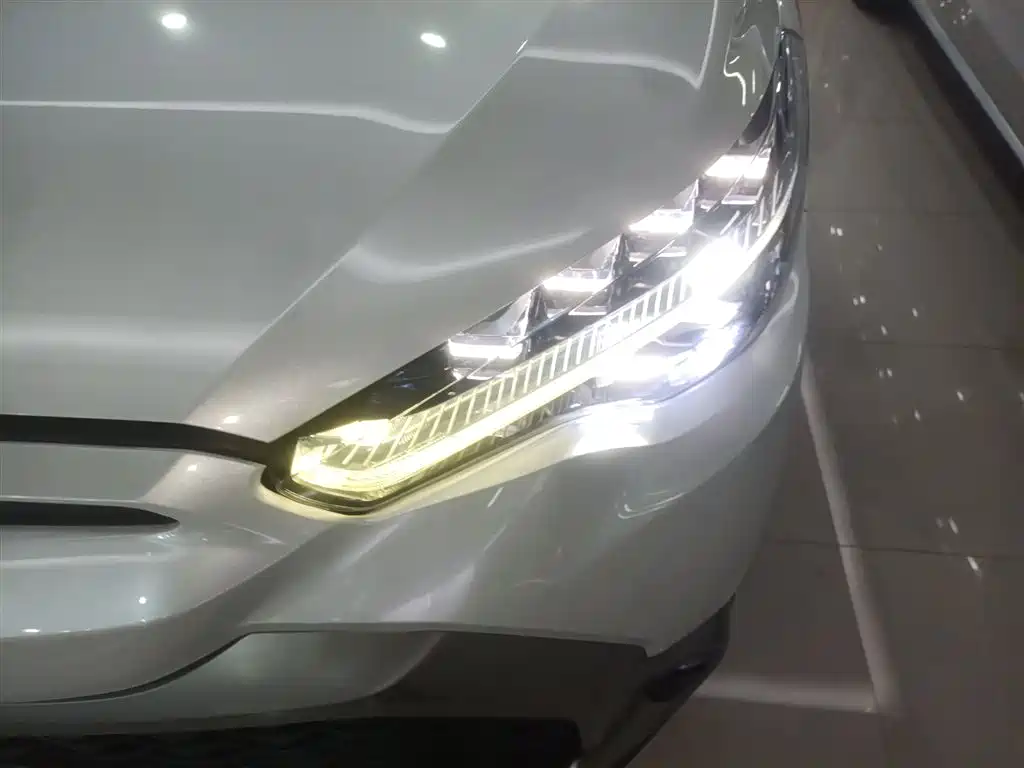 Toyota Frontlander 2022 2.0L CVT Luxury PLUS Edition фото 19