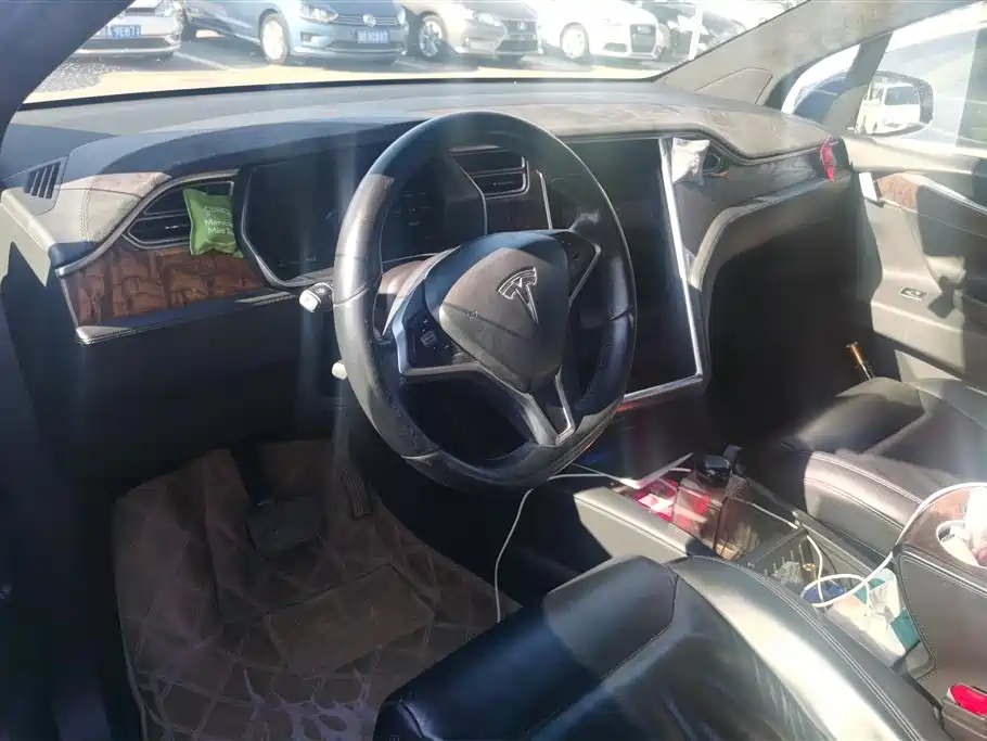 TESLA MODEL X