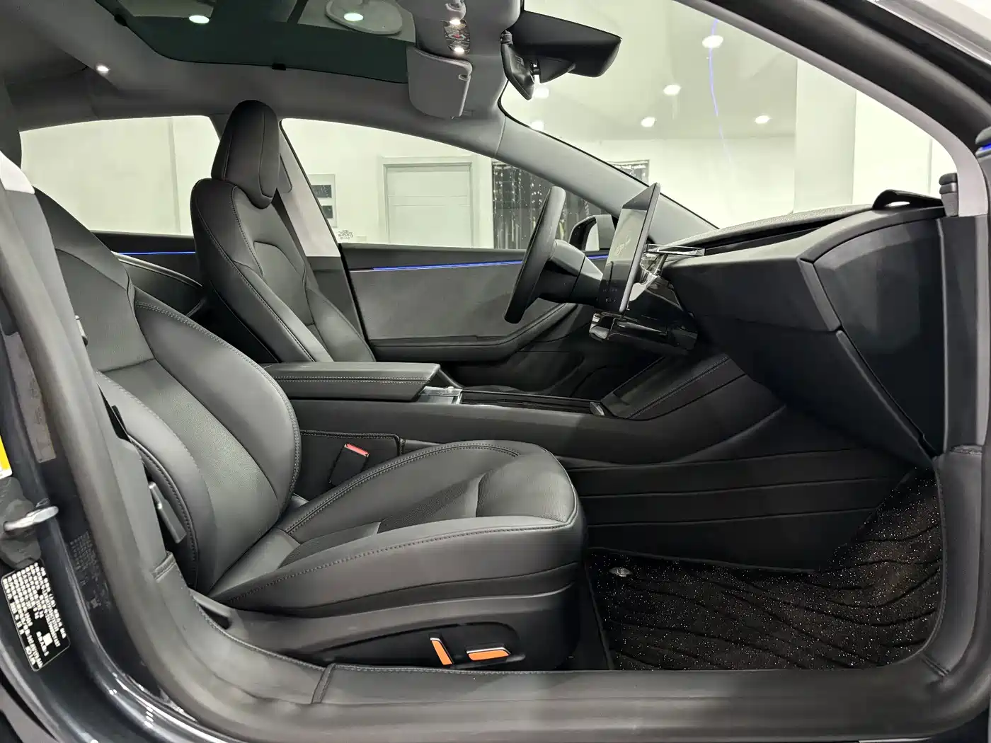 Tesla Model 3 2026 2025 Model Year Facelift Rear-Wheel Drive