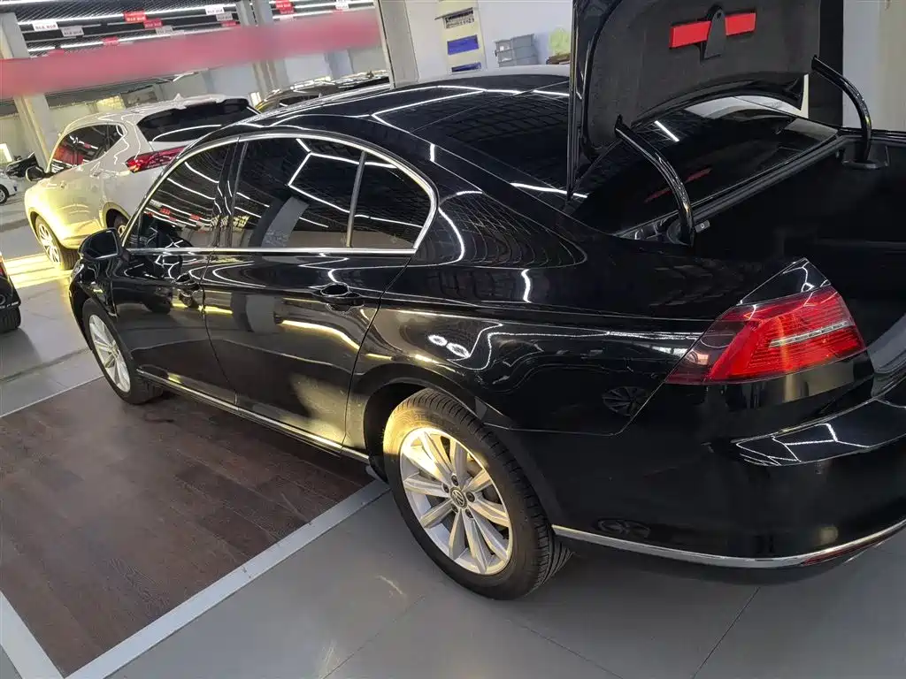Volkswagen Magotan 2018 330TSI DSG Leading фото 5