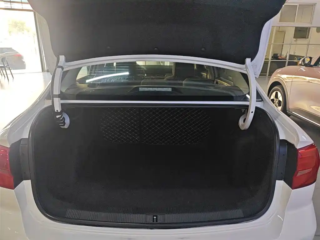 Volkswagen Bora 2018 1.5L Automatic Fashion фото 10