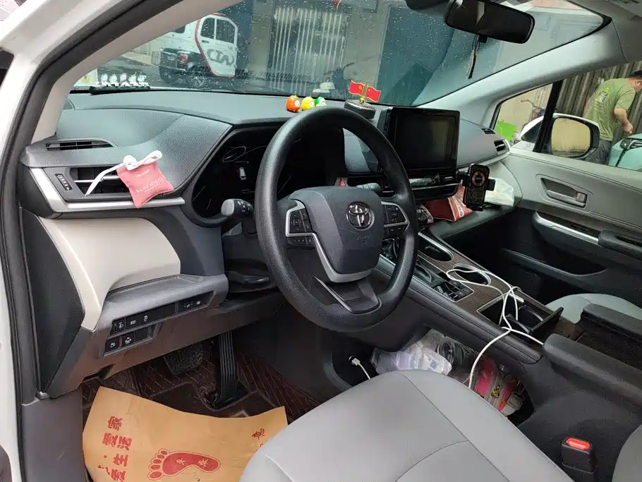 Toyota Granvia 2024 2023 2.5L Hybrid Comfort Edition