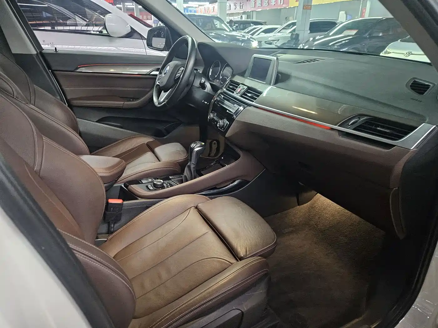 BMW X1 2018 sDrive18Li Premium Model фото 6