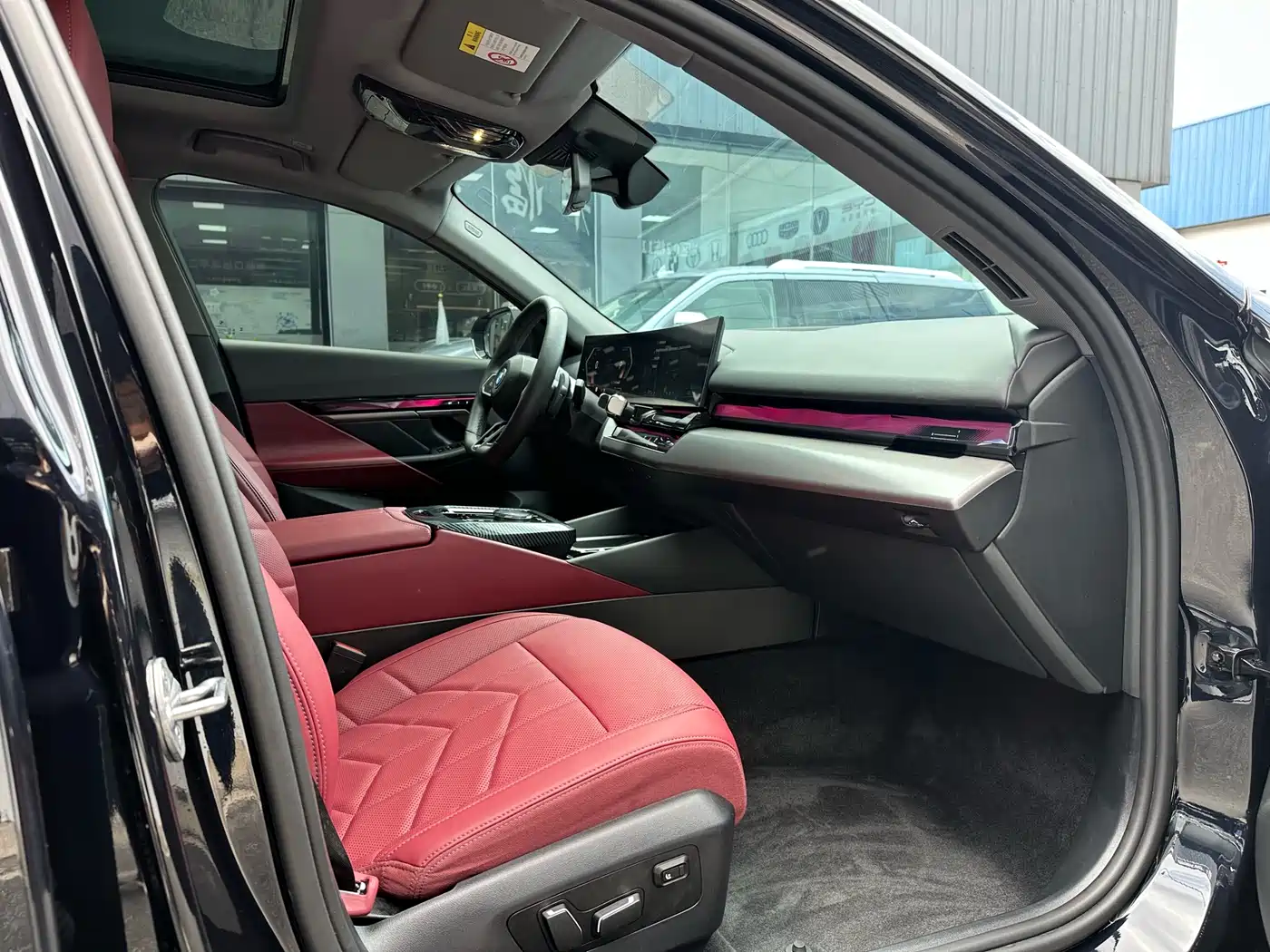 BMW 5 Series 2024 525Li M Sport Package фото 9