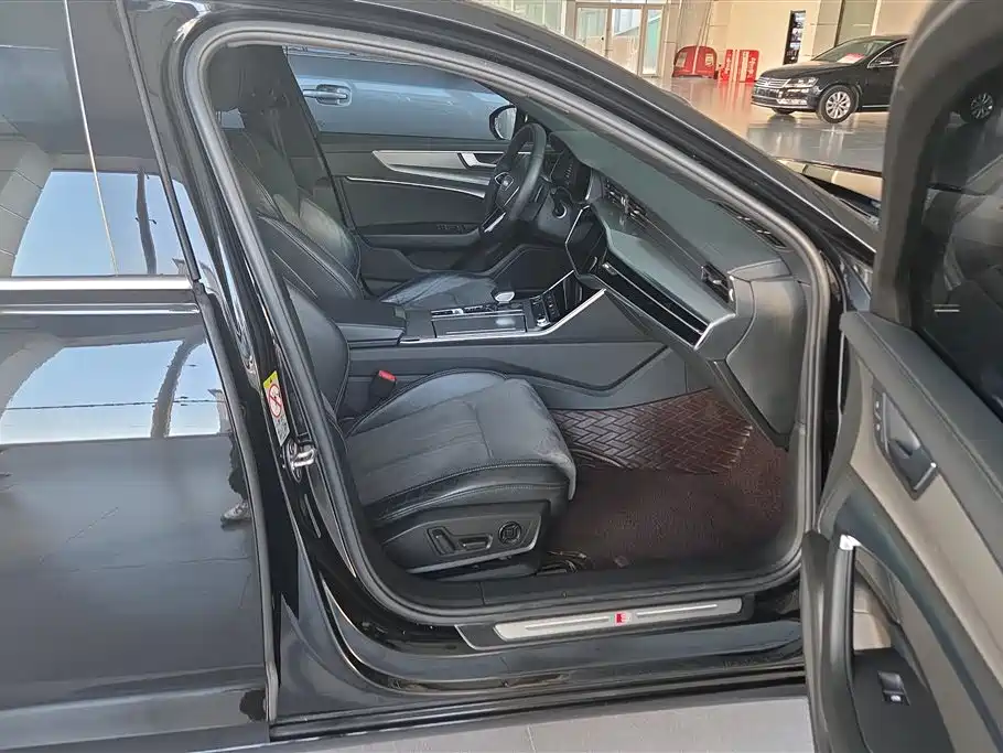 Audi A6L 2021 45 TFSI Exclusive Sport фото 8