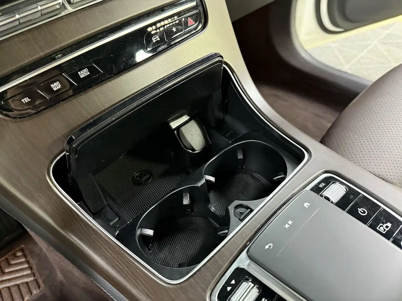 Mercedes-Benz GLC 2020 Facelift GLC 260 L 4MATIC Dynamic фото 32