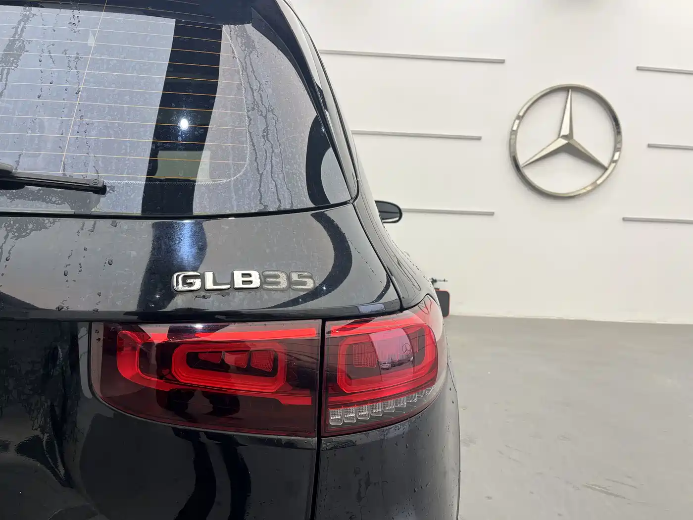 MERCEDES-BENZ GLB