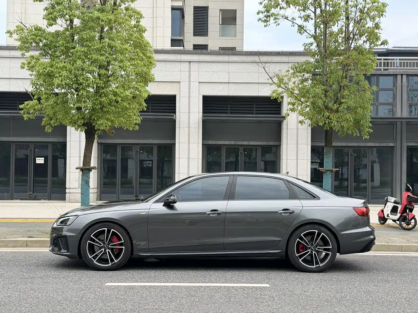 Фото 3 - Audi A4L