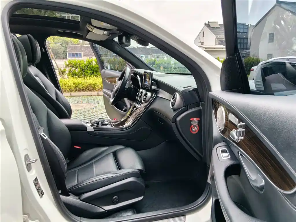 Mercedes-Benz GLC 2018 Facelift GLC 260 4MATIC Luxury фото 13