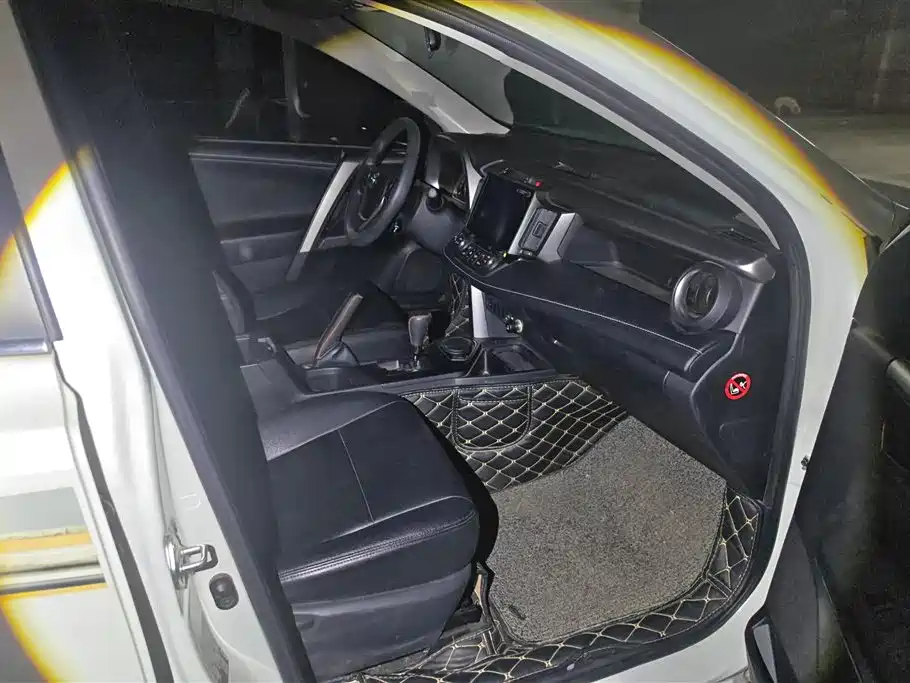 Toyota RAV4 Rongfang 2016 2.0L CVT 2WD Trend (China V) фото 8