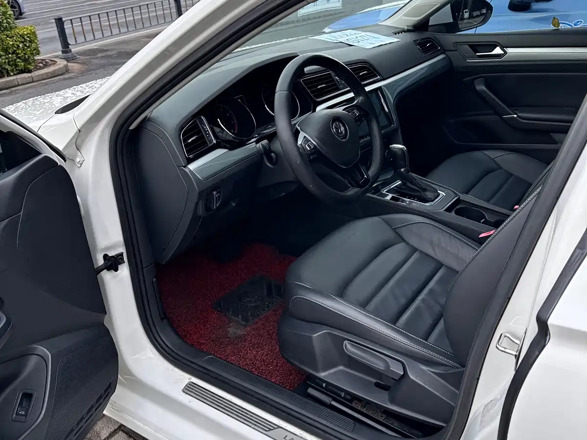Volkswagen Lamando 2015 2015 330TSI DSG Comfort