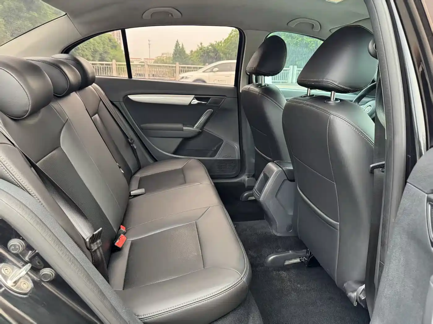 Volkswagen Lavida 2015 1.6L Automatic Trend Edition фото 13