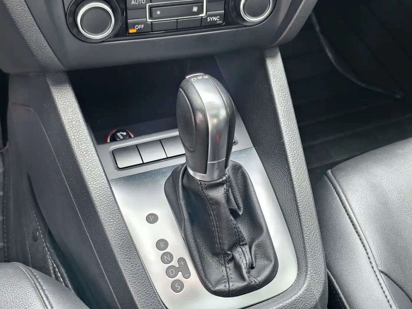 Volkswagen Sagitar 2014 1.4TSI Automatic Luxury фото 11