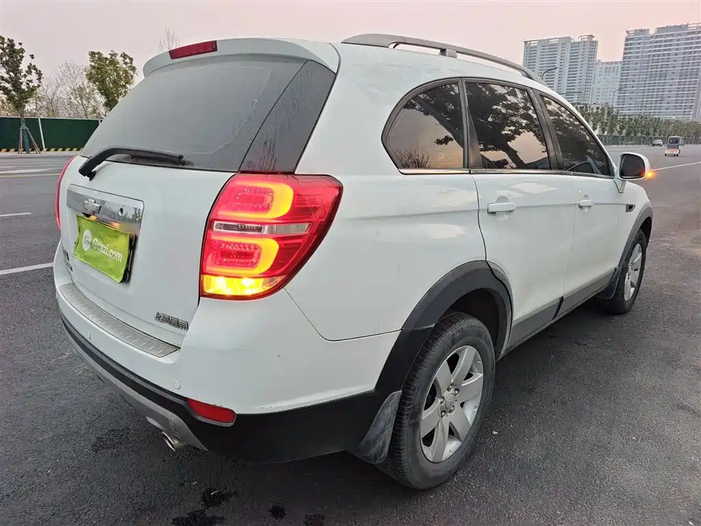 Chevrolet Captiva 2014 2.4L 2WD Urban 5-seater фото 7