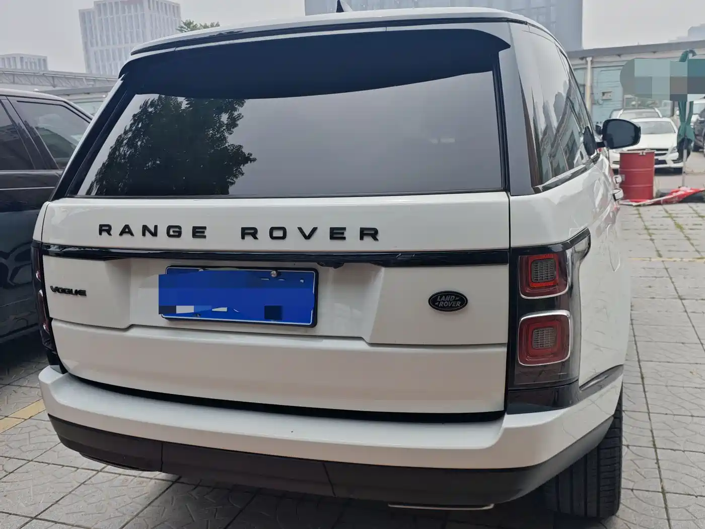 Land Rover Range Rover 2022 3.0 L6 360PS Heritage Edition фото 4