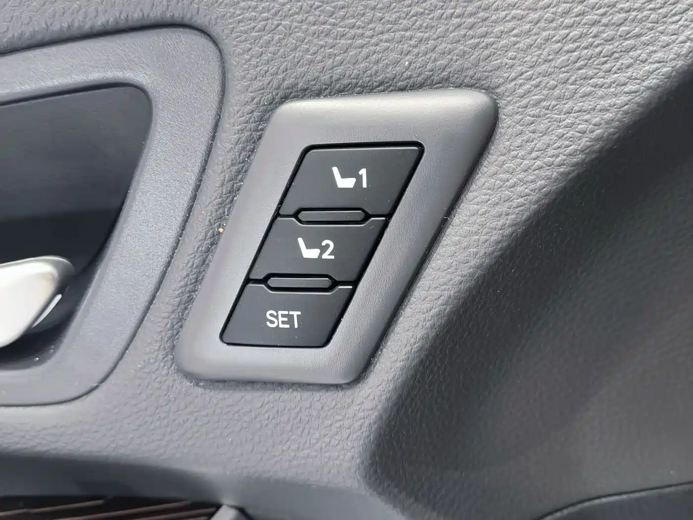 Toyota Granvia 2025 2024 2.5L Hybrid Premium PLUS