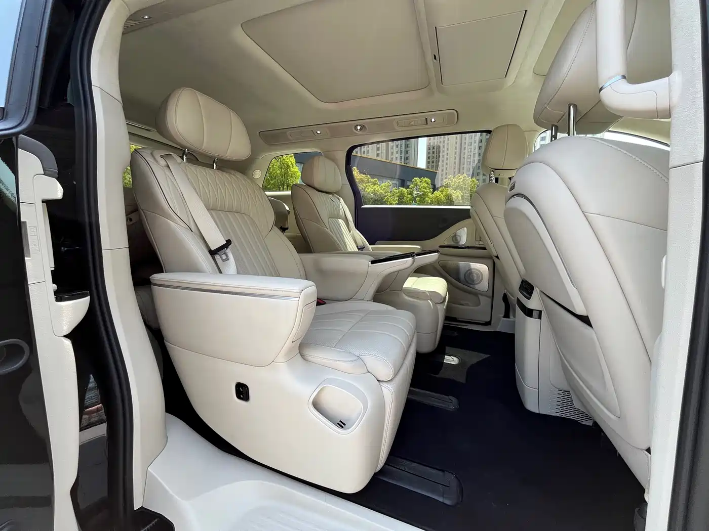 Voyah Auto Voyah Dreamer 2025 PHEV AWD Flagship Kunpeng Edition фото 29