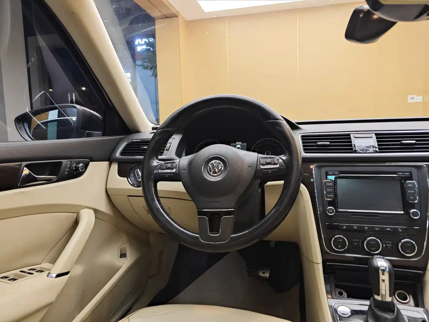 Volkswagen Passat 2015 1.8TSI DSG Prestige Edition фото 14