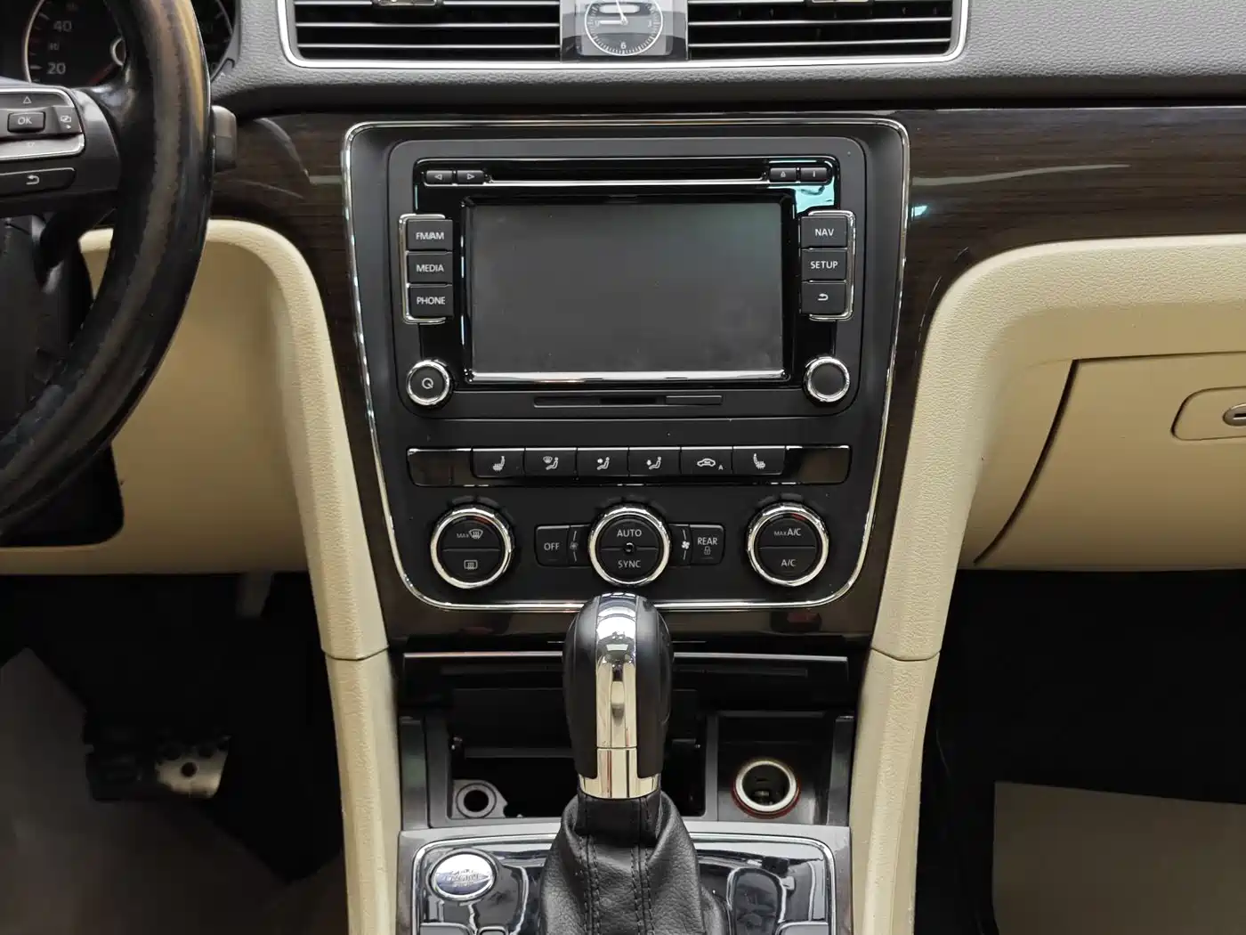 Volkswagen Passat 2015 1.8TSI DSG Prestige Edition фото 19